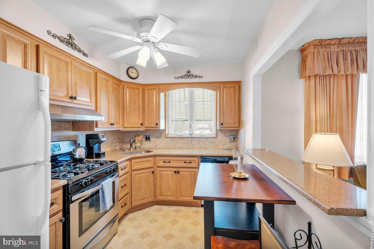 7829 Brous Avenue photo 11
