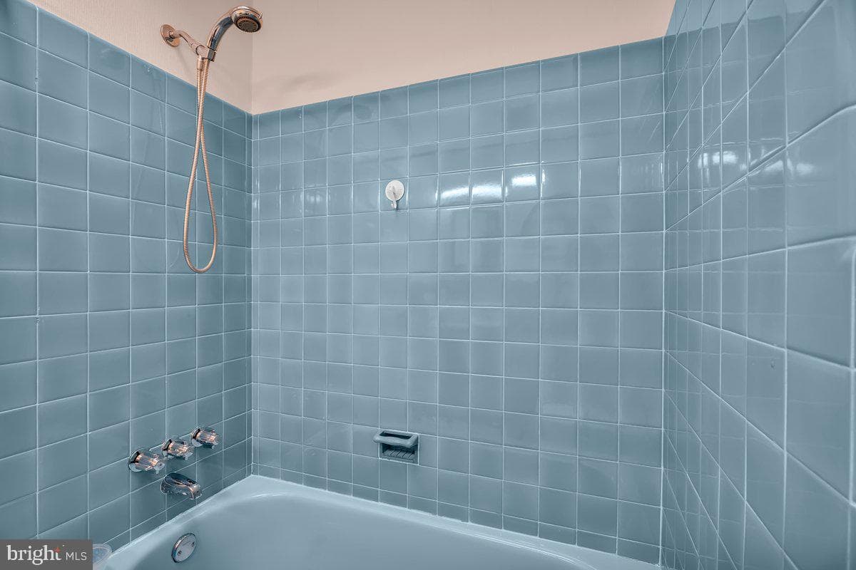 7829 Brous Avenue photo 13