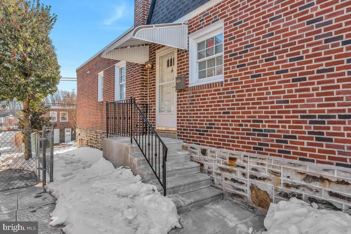 7829 Brous Avenue photo 3