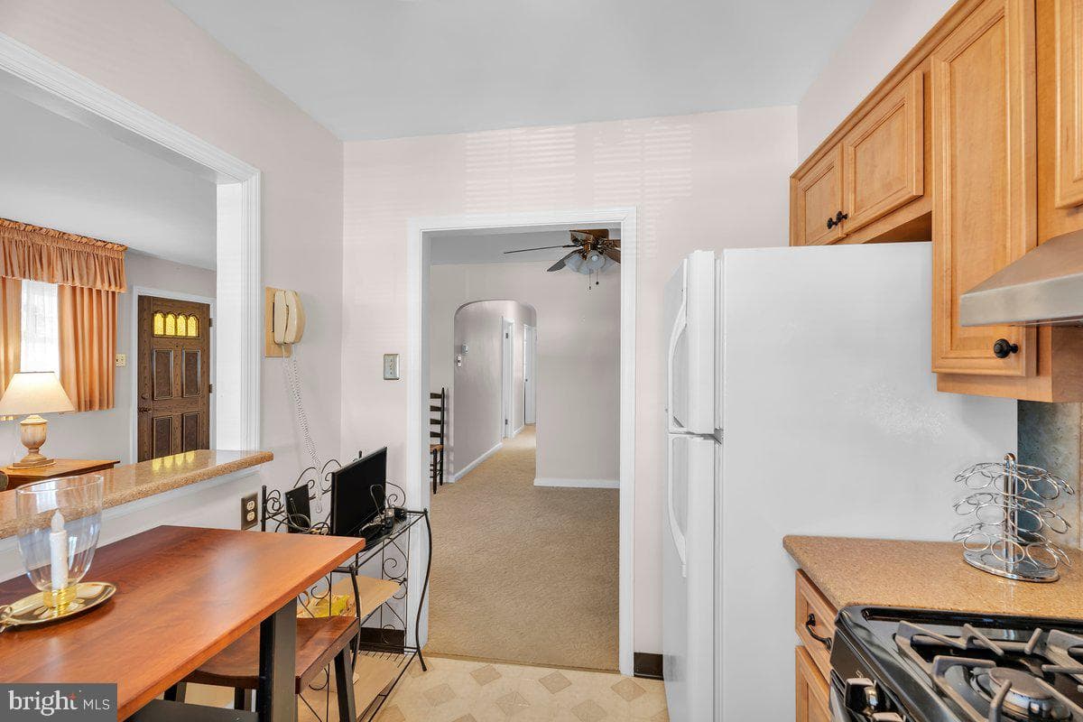 7829 Brous Avenue photo 9