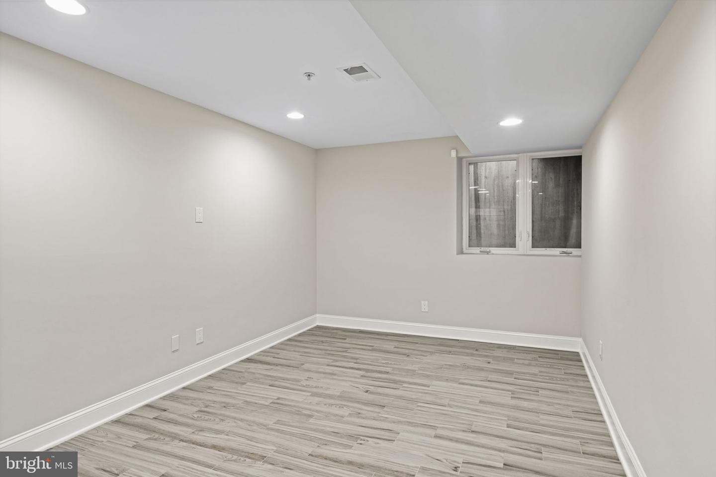 2051 Fernon Street photo 20