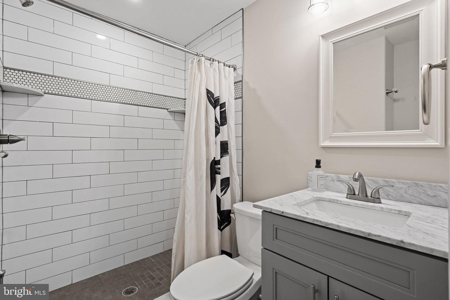 2051 Fernon Street photo 22
