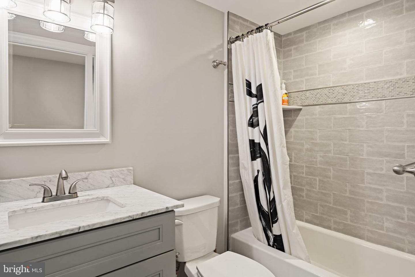 2051 Fernon Street photo 24