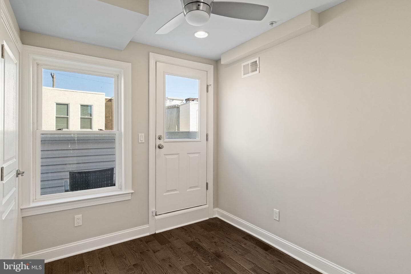 2051 Fernon Street photo 28