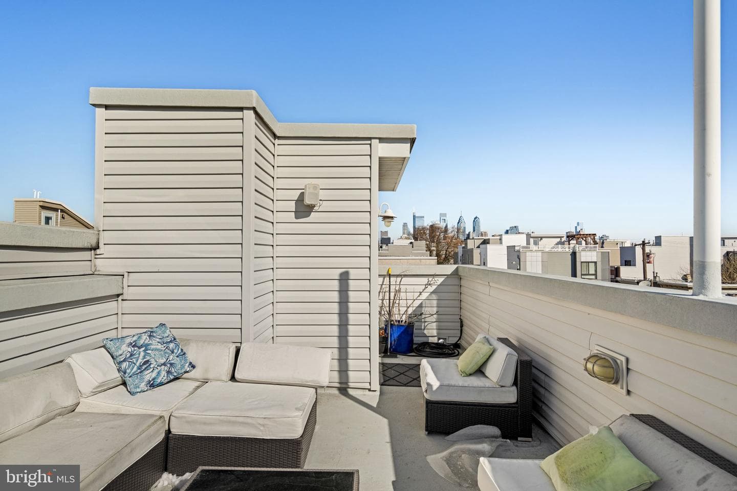 2051 Fernon Street photo 41