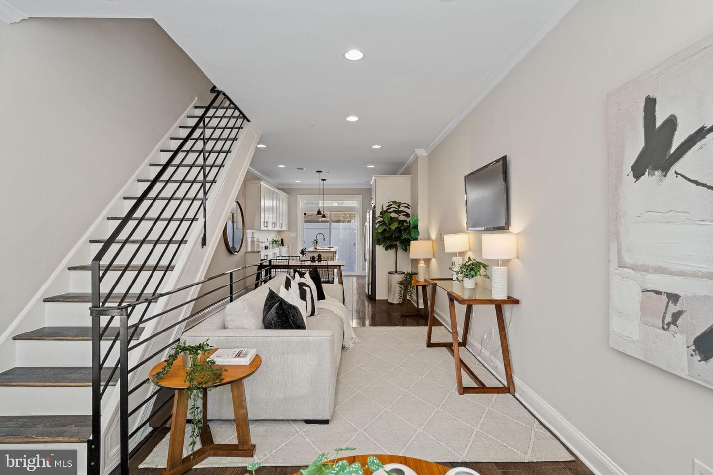 2051 Fernon Street photo 6