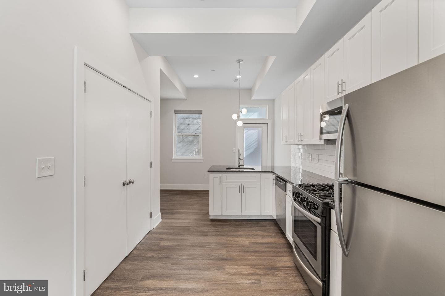 1207 N Etting Street photo 5