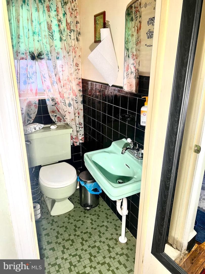 1239 E Cardeza Street photo 5