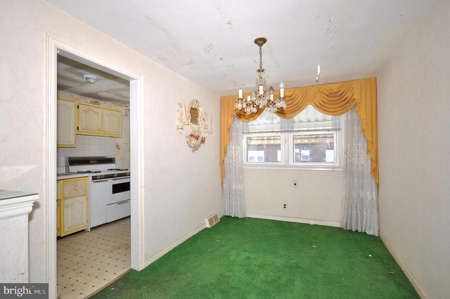 5343 Gillespie Street photo 10