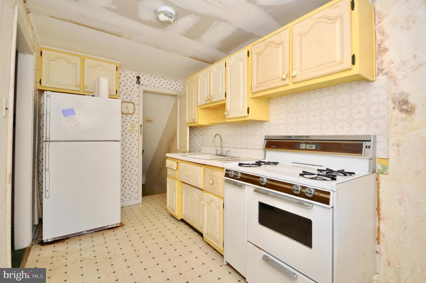 5343 Gillespie Street photo 11
