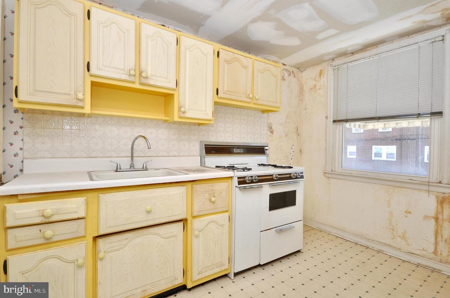 5343 Gillespie Street photo 12