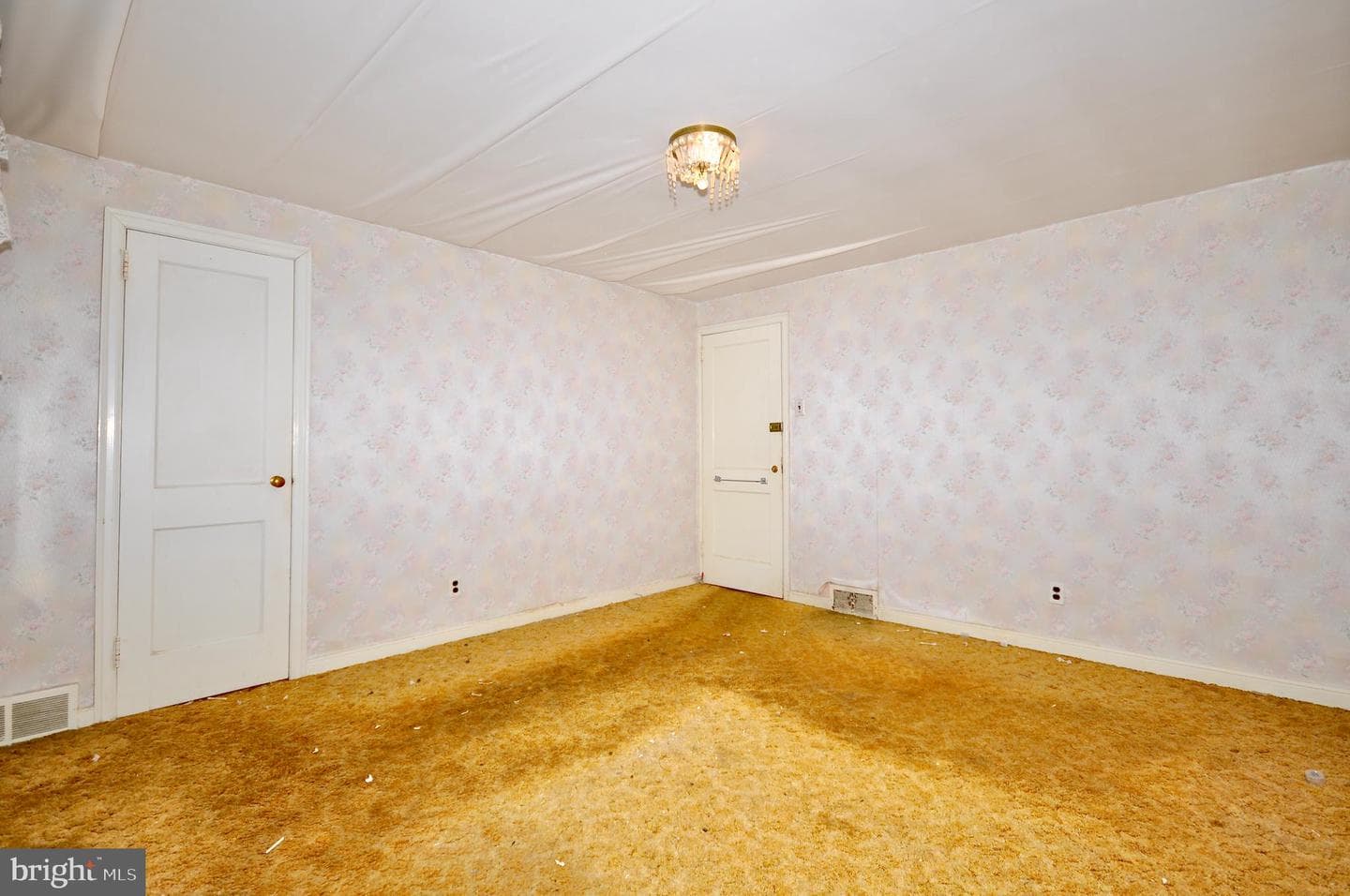 5343 Gillespie Street photo 13