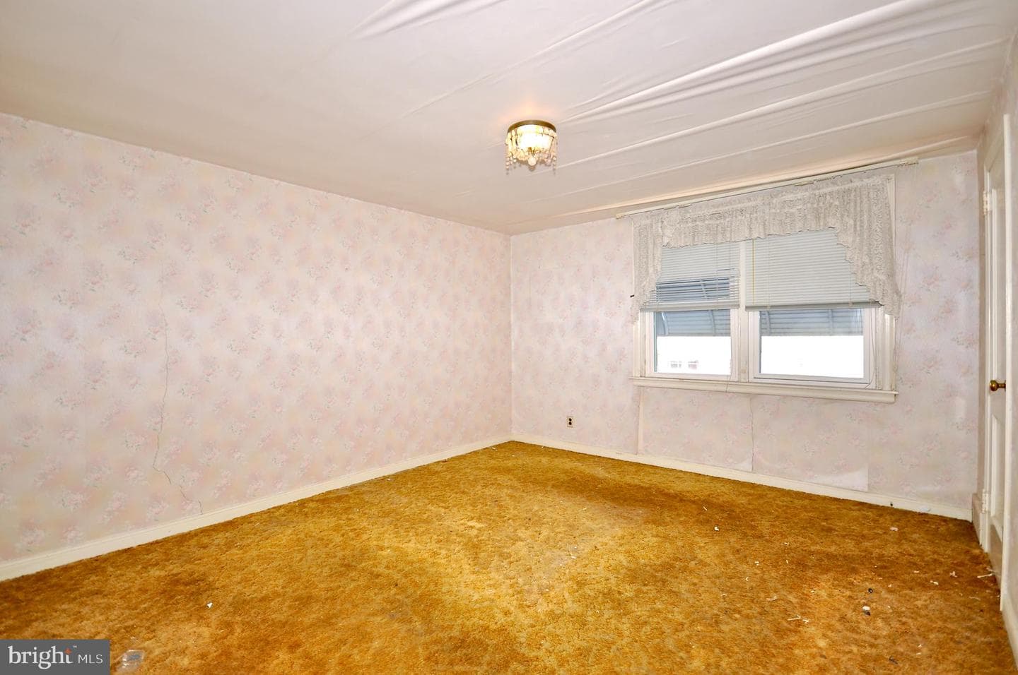 5343 Gillespie Street photo 14