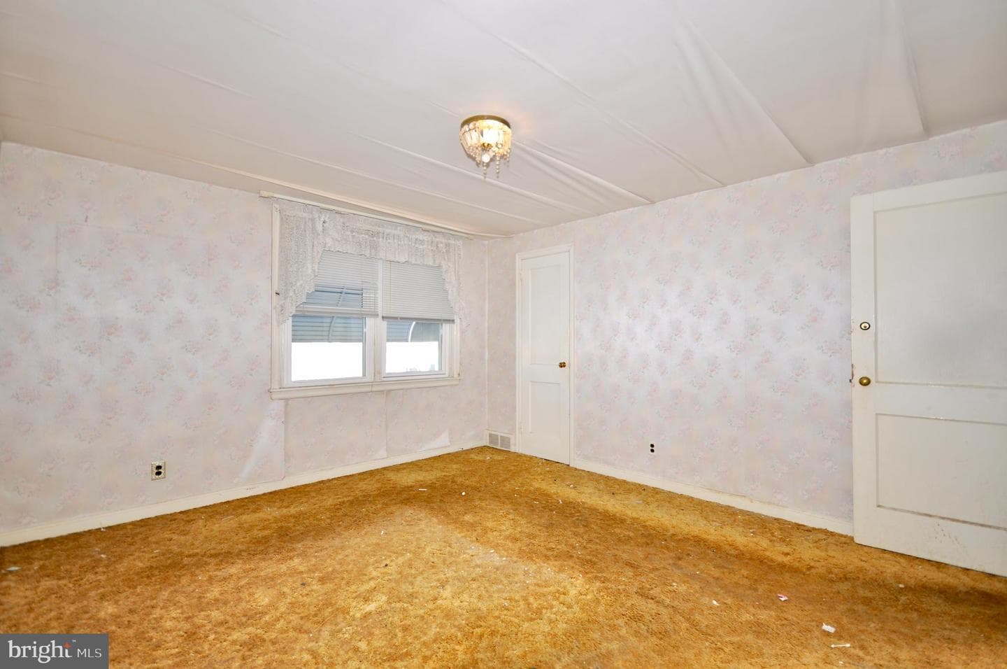 5343 Gillespie Street photo 15