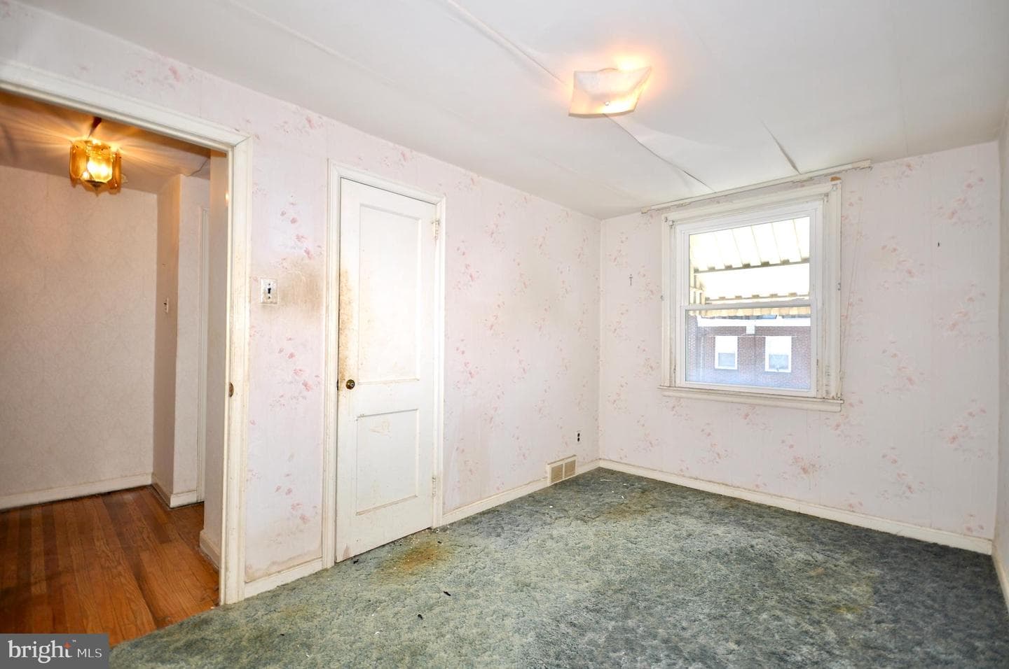 5343 Gillespie Street photo 17