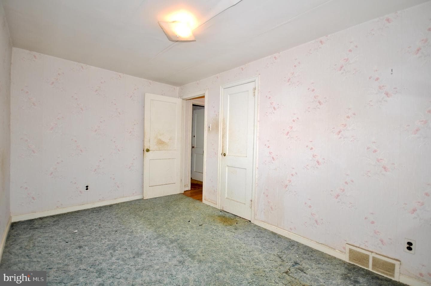 5343 Gillespie Street photo 18