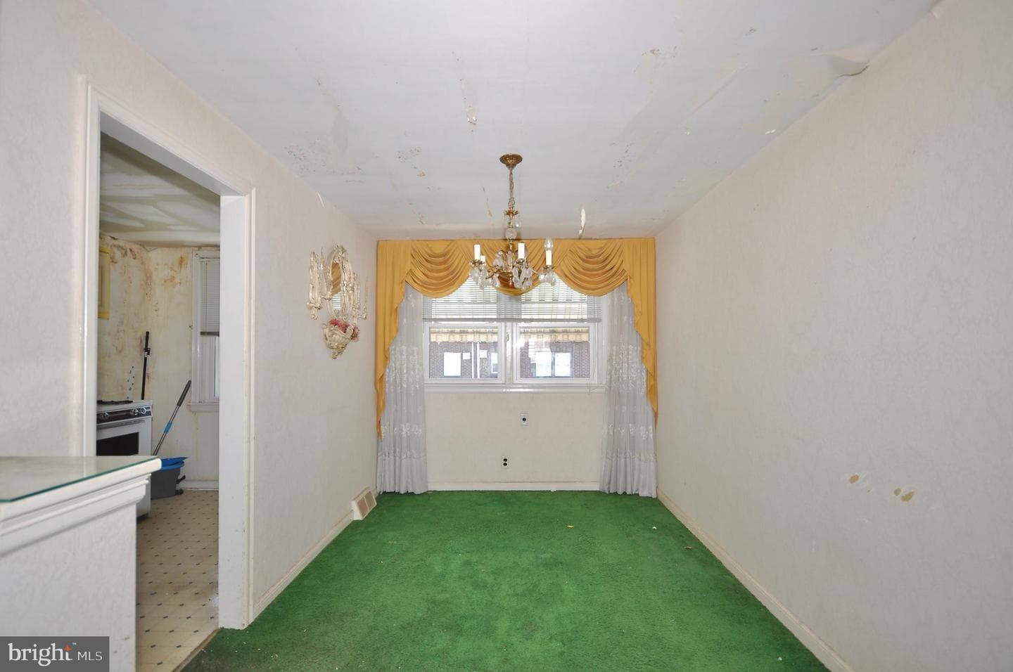 5343 Gillespie Street photo 9