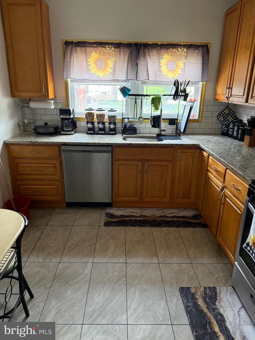 725 W Nedro Avenue photo 7