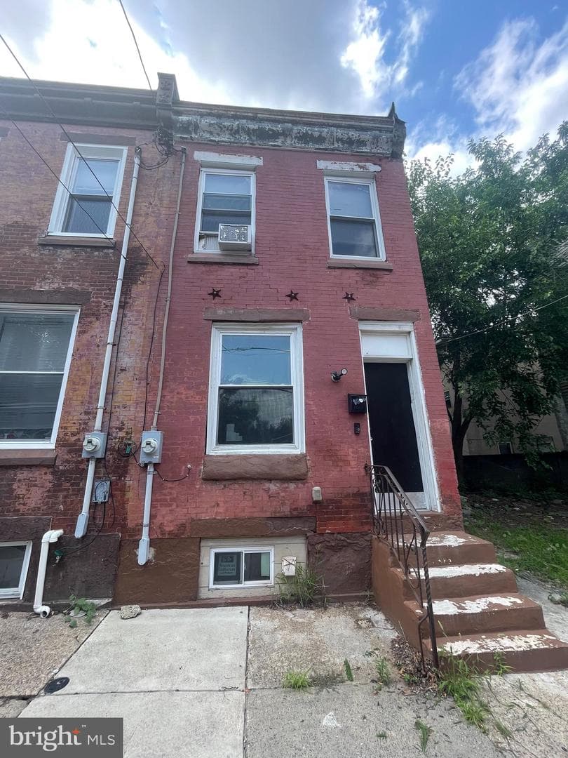 1866 N Uber Street