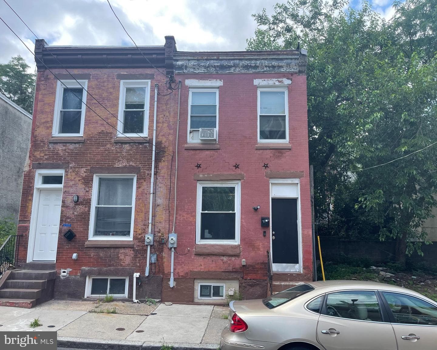 1866 N Uber Street photo 2