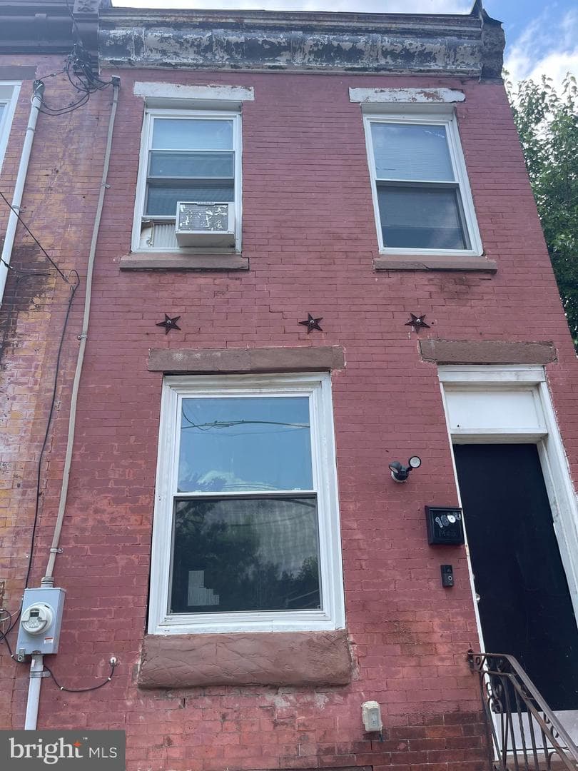 1866 N Uber Street photo 3