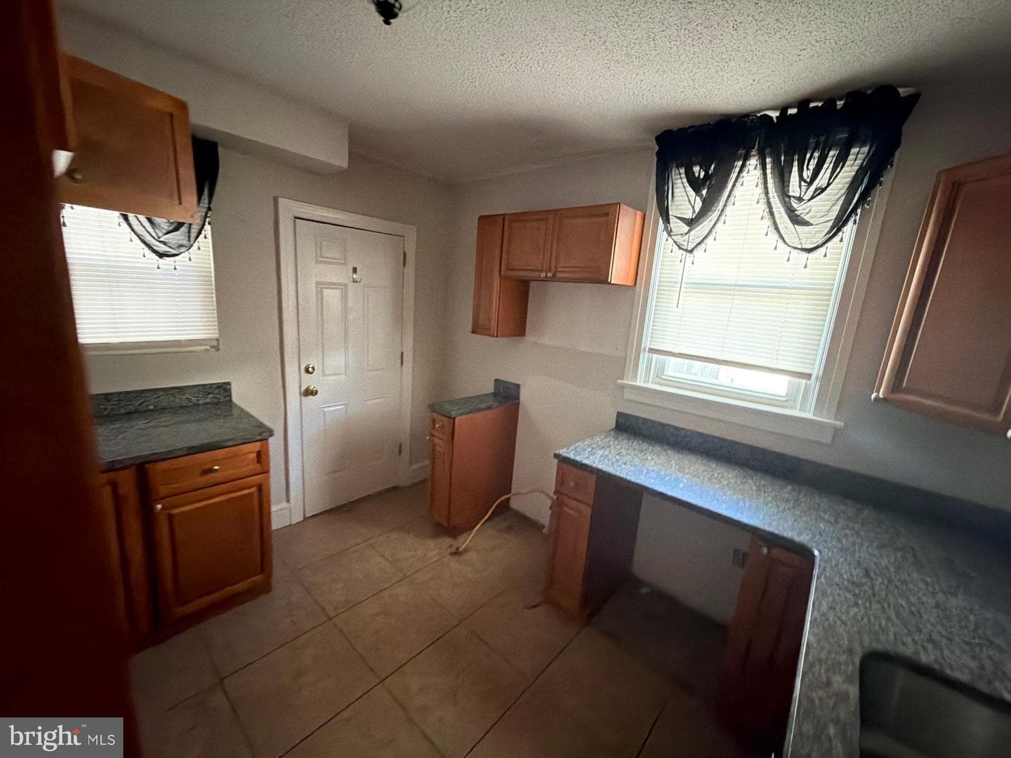 6735 Woolston Avenue photo 3