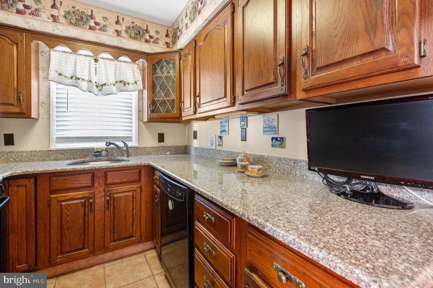 1713 Faunce Street photo 4