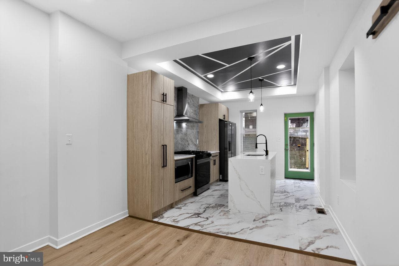 1610 N Dover Street photo 6