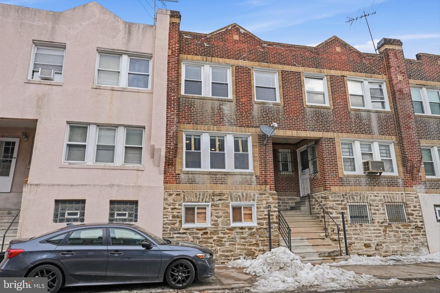 311 W Raymond Street photo 2