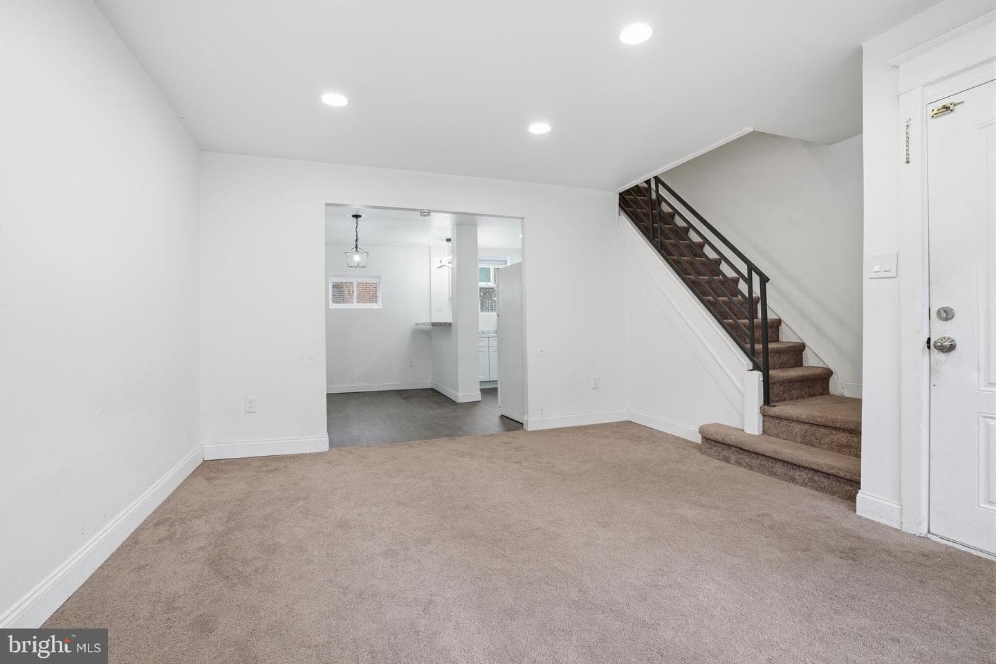 311 W Raymond Street photo 4