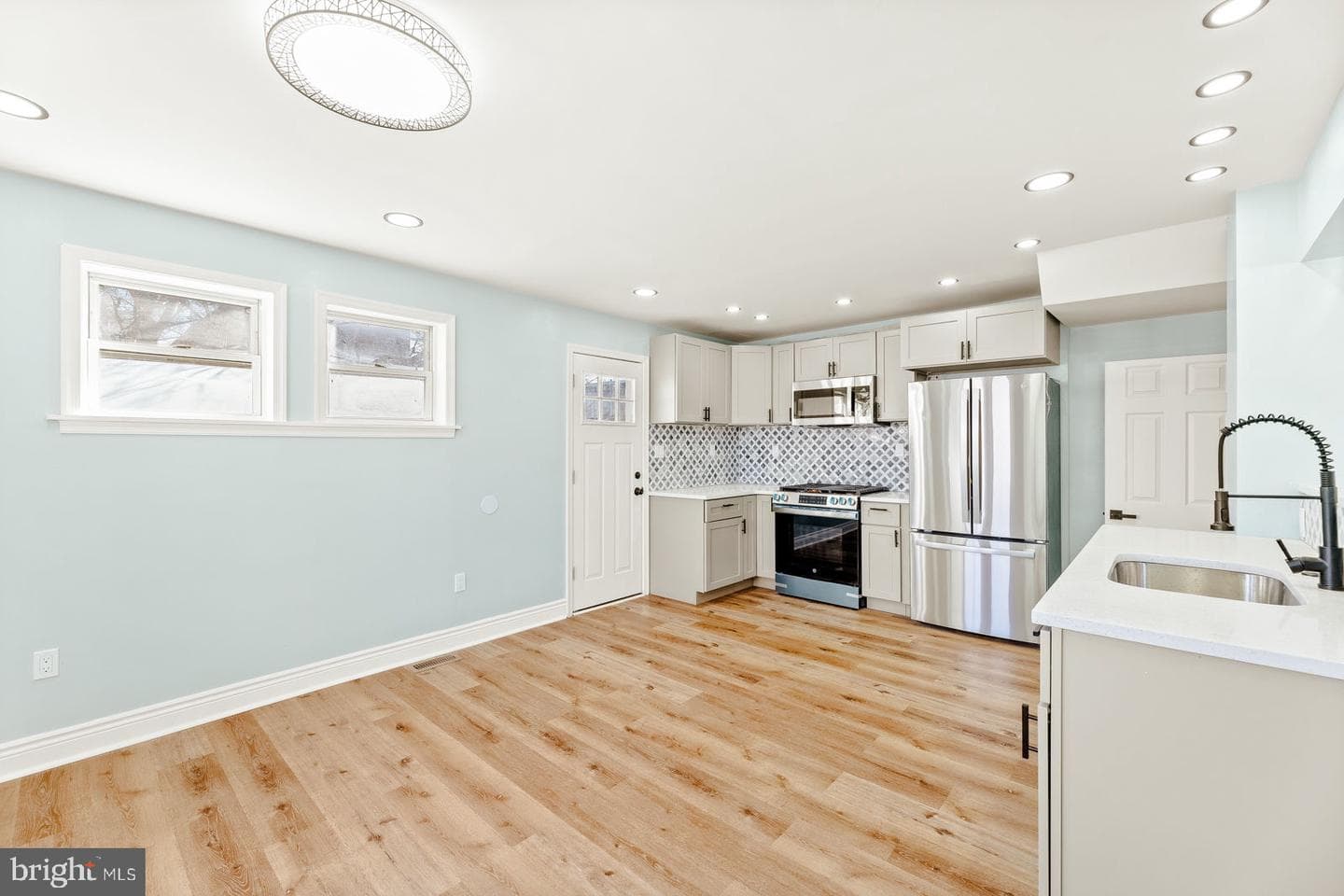 6059 Lawndale Avenue photo 11