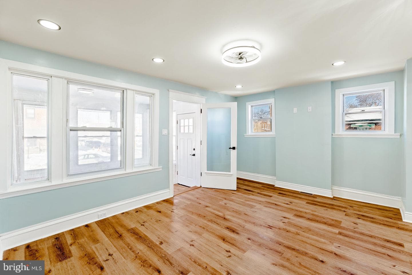 6059 Lawndale Avenue photo 8
