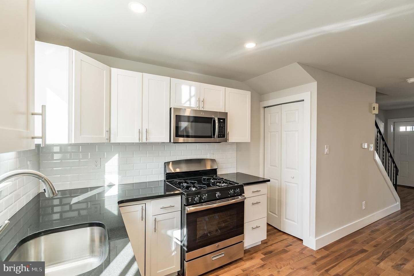 1256 S Peach Street photo 1