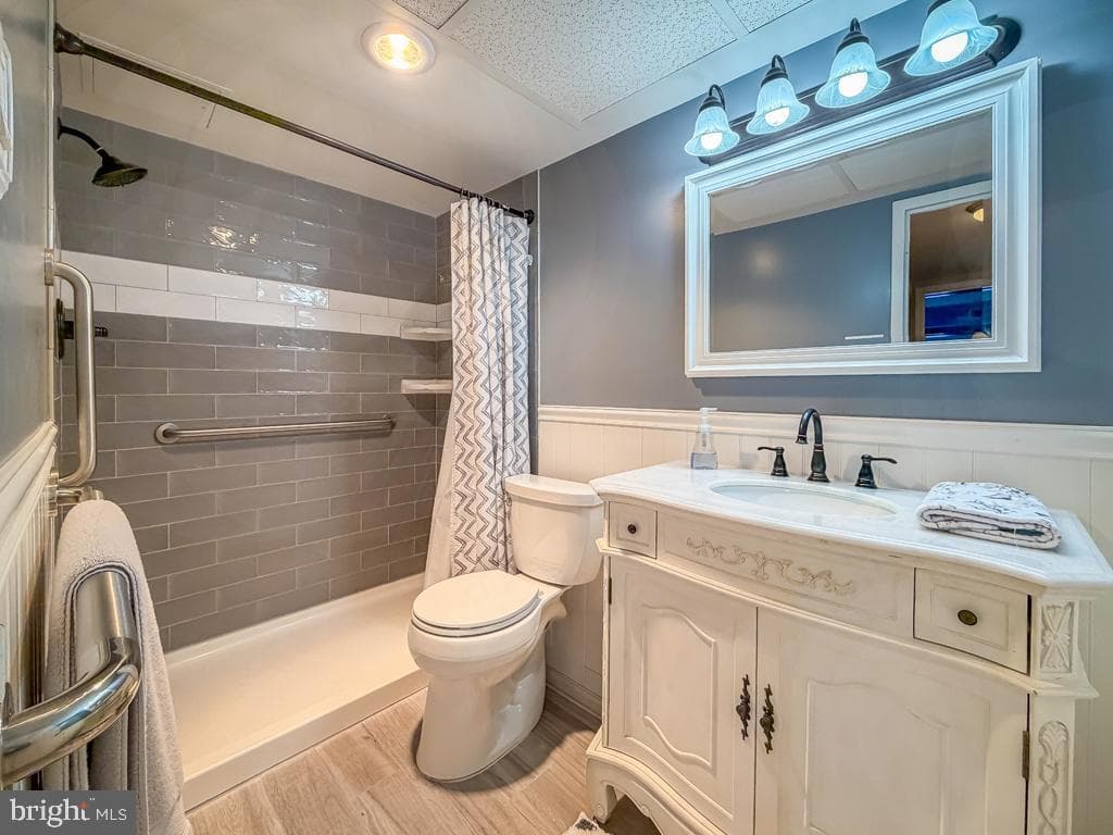 6105 Delaire Landing Road #105 photo 24