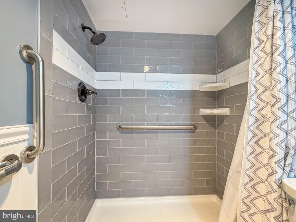 6105 Delaire Landing Road #105 photo 25