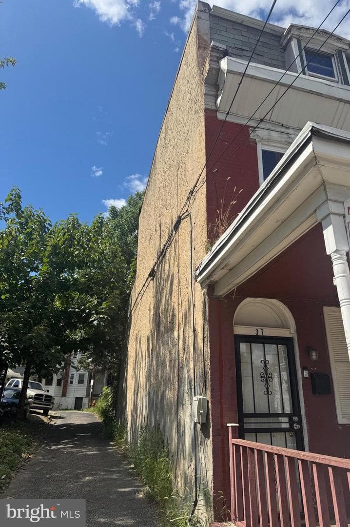 37 W Seymour Street photo 2