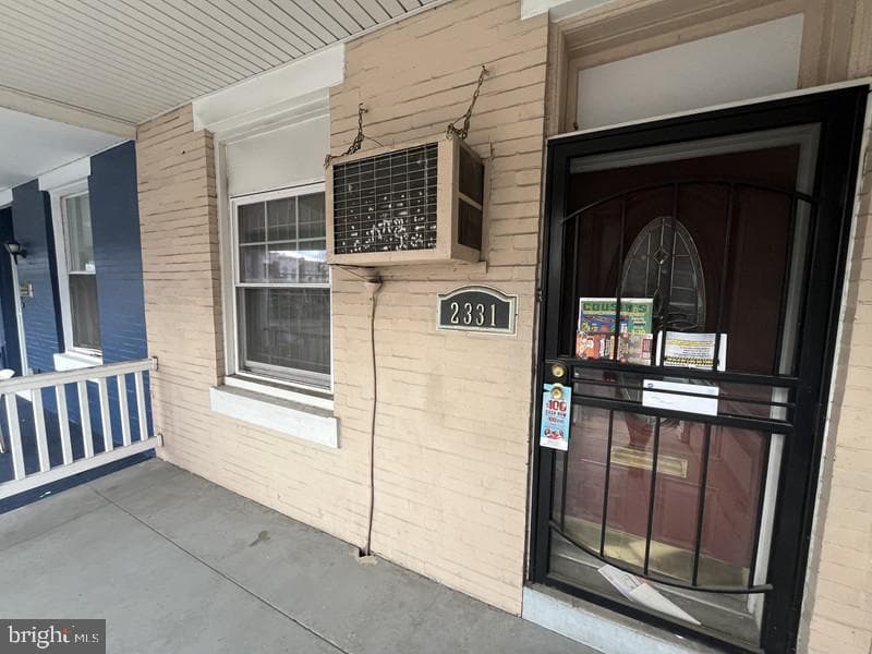 2331 W Somerset Street photo 7