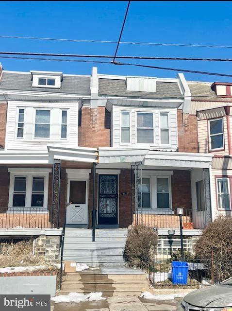 5753 Catharine Street photo 2