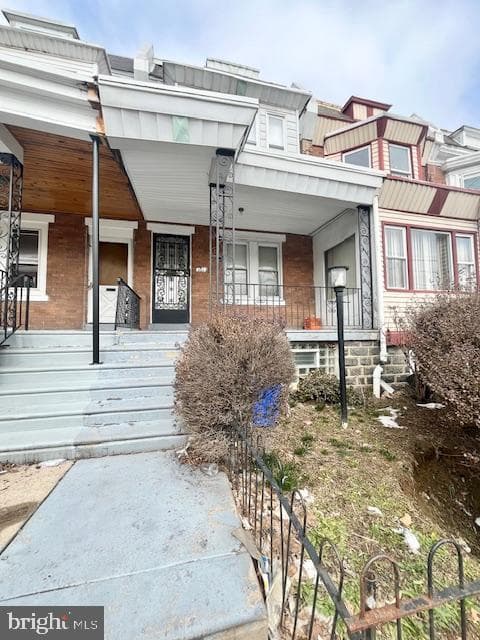 5753 Catharine Street photo 3
