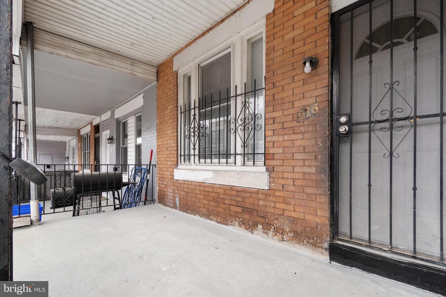 916 E Schiller Street photo 4