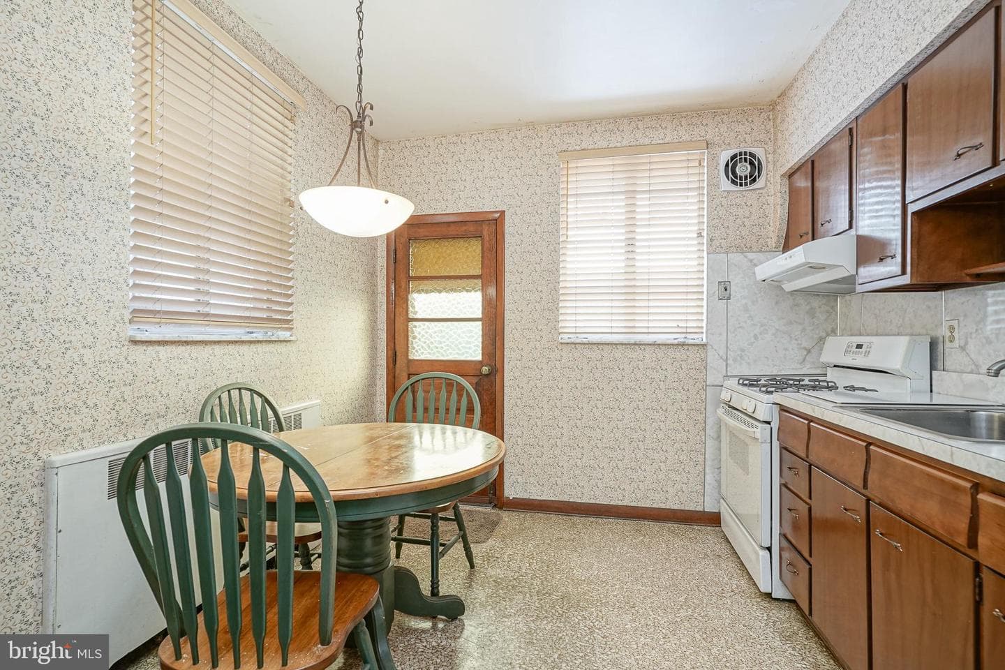2522 S Warnock Street photo 8
