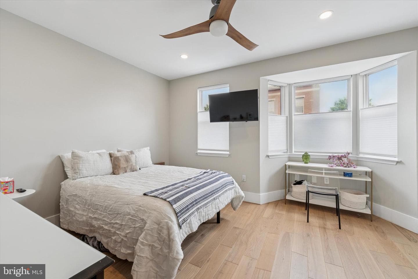 1720 W Oxford Street photo 16