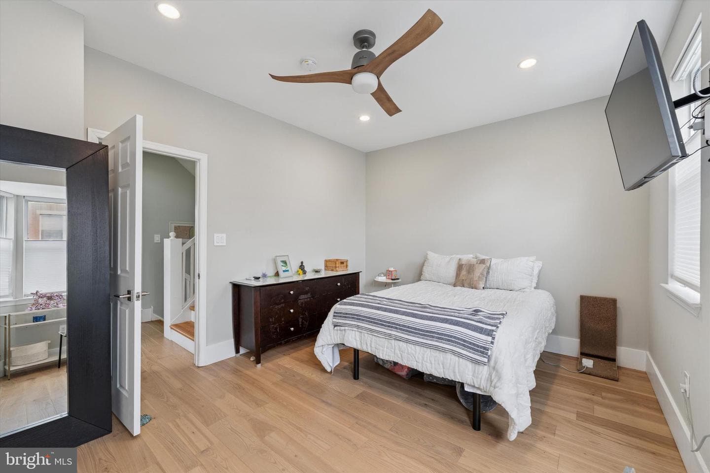1720 W Oxford Street photo 17