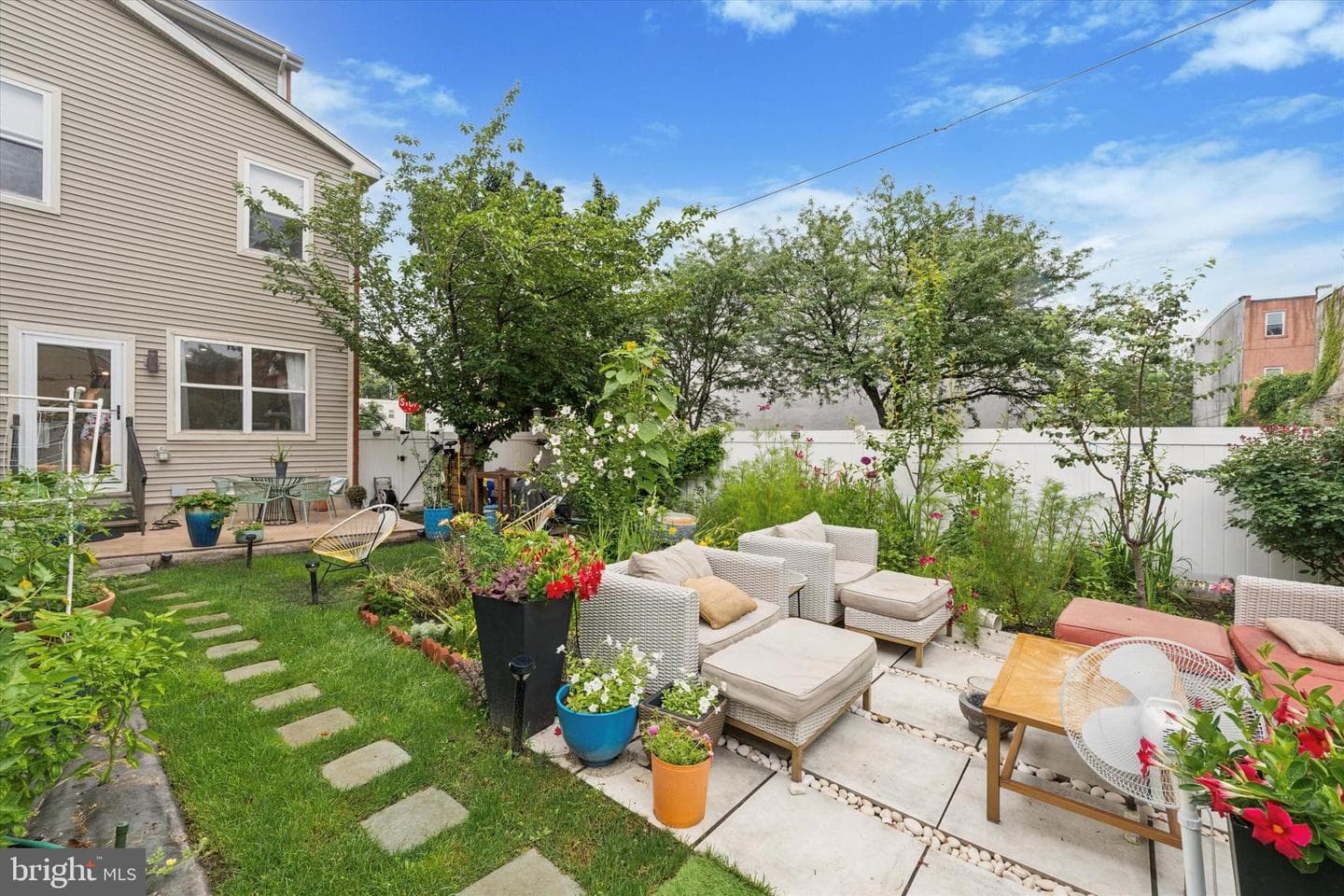 1720 W Oxford Street photo 24