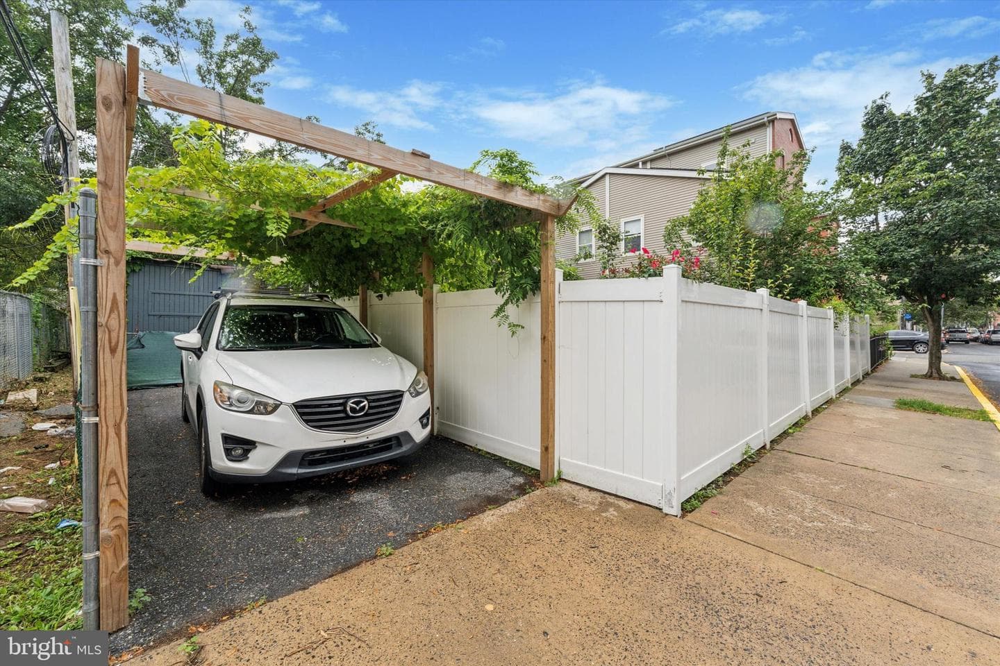 1720 W Oxford Street photo 25