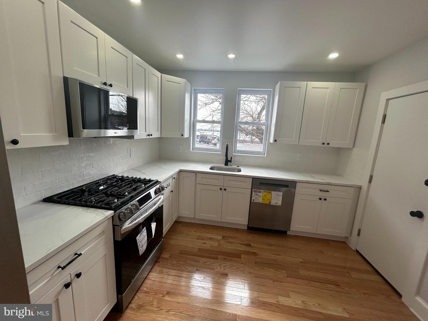 5652 W Berks Street photo 13