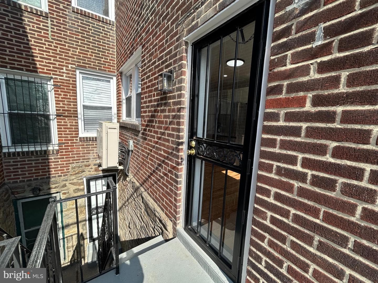 5652 W Berks Street photo 16