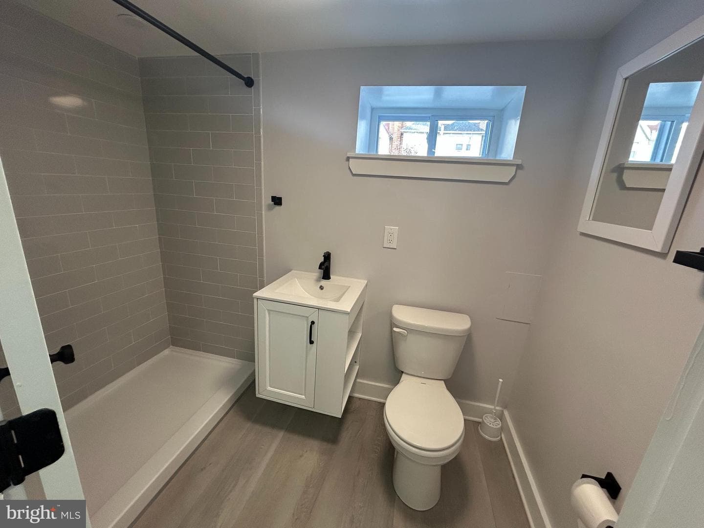 5652 W Berks Street photo 22