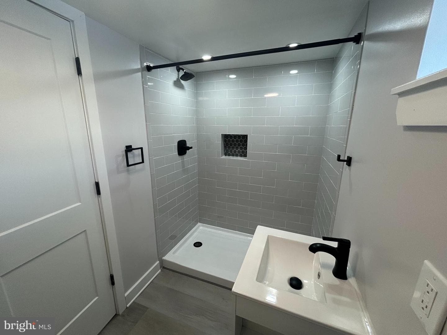 5652 W Berks Street photo 24