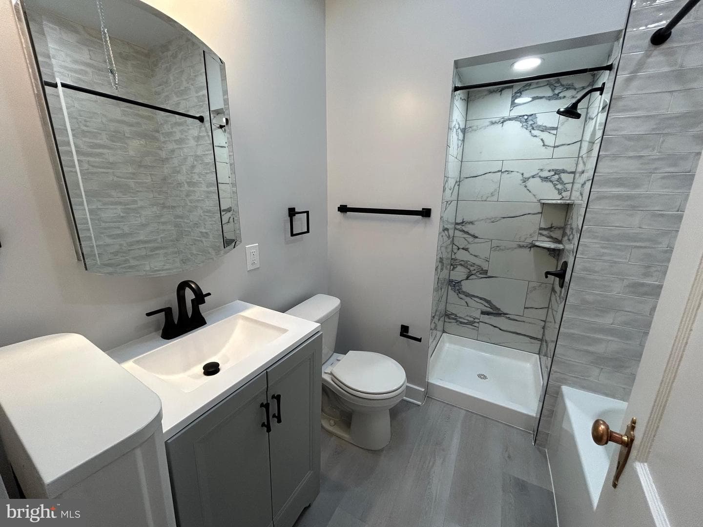 5652 W Berks Street photo 36